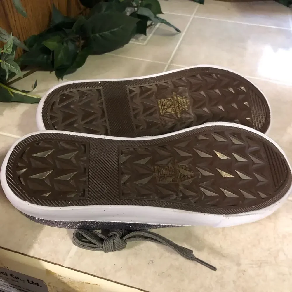 Pierre Dumas Silver Morgan sparkle Shoe Kicks Size 6M Morgan New with Tags